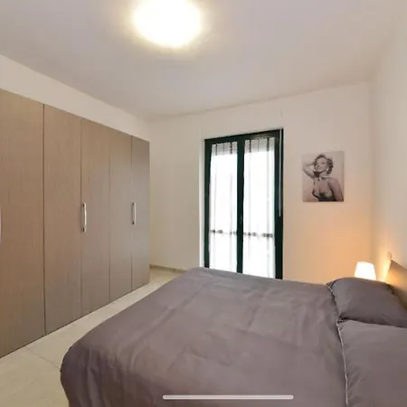 Fenix House ゲストハウス フォリーニョ