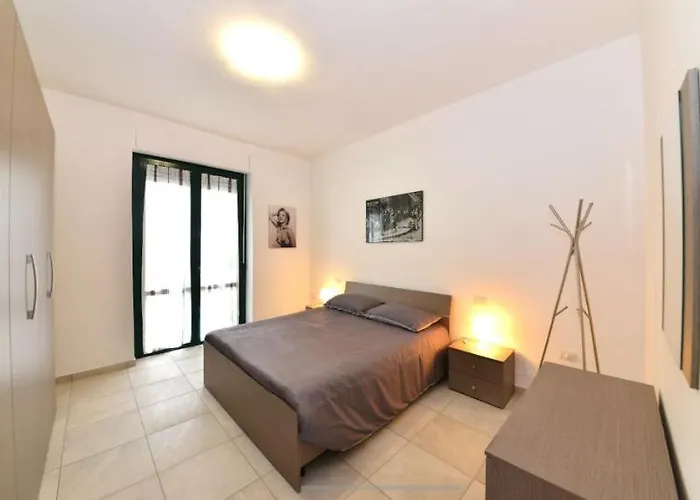 Fenix House فولينيو